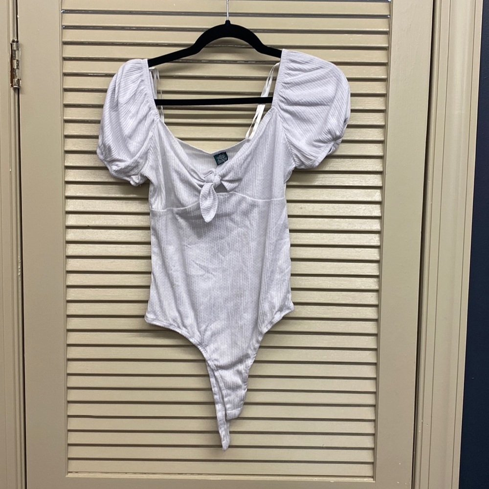 Wild Fable white bodysuit in size Medium - Picture 1 of 2